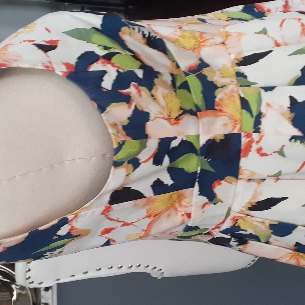 J.crew Cottagecore  fit and flare  floral vneck  dress size 8 - Picture 6 of 17